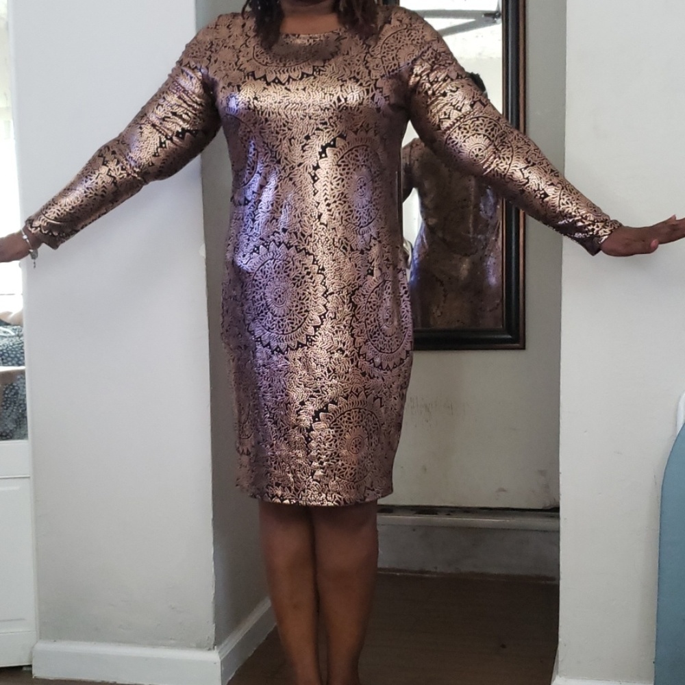 Black and gold lulu roe size 2x long sleeves 95 %